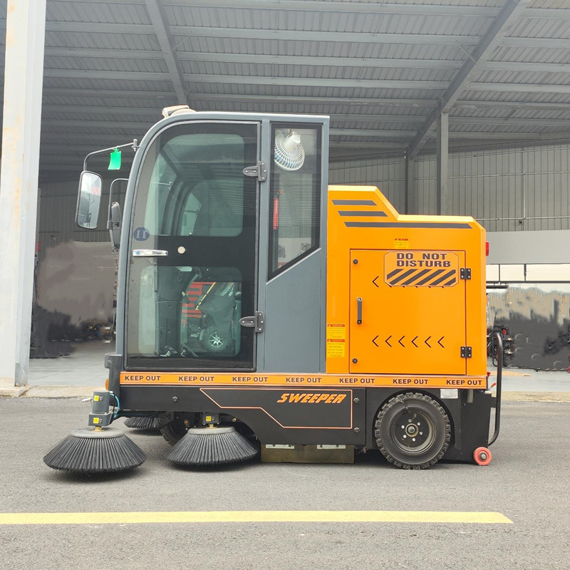 榮事達工業(yè)掃地機解決地面灰塵多有石塊的清掃難題 榮事達工業(yè)掃地機解決地面灰塵多有石塊的清掃難題.jpg