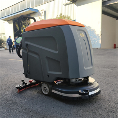 食堂引榮事達手推式洗地機,解決地面濕滑問題 食堂引榮事達手推式洗地機,解決地面濕滑問題.jpg